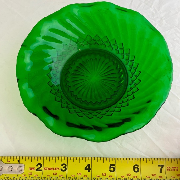 Anchor Hocking Forest Green Glass Bowl Diamond Swirl Ruffled Edge Vintage 6.25” - Picture 3 of 6